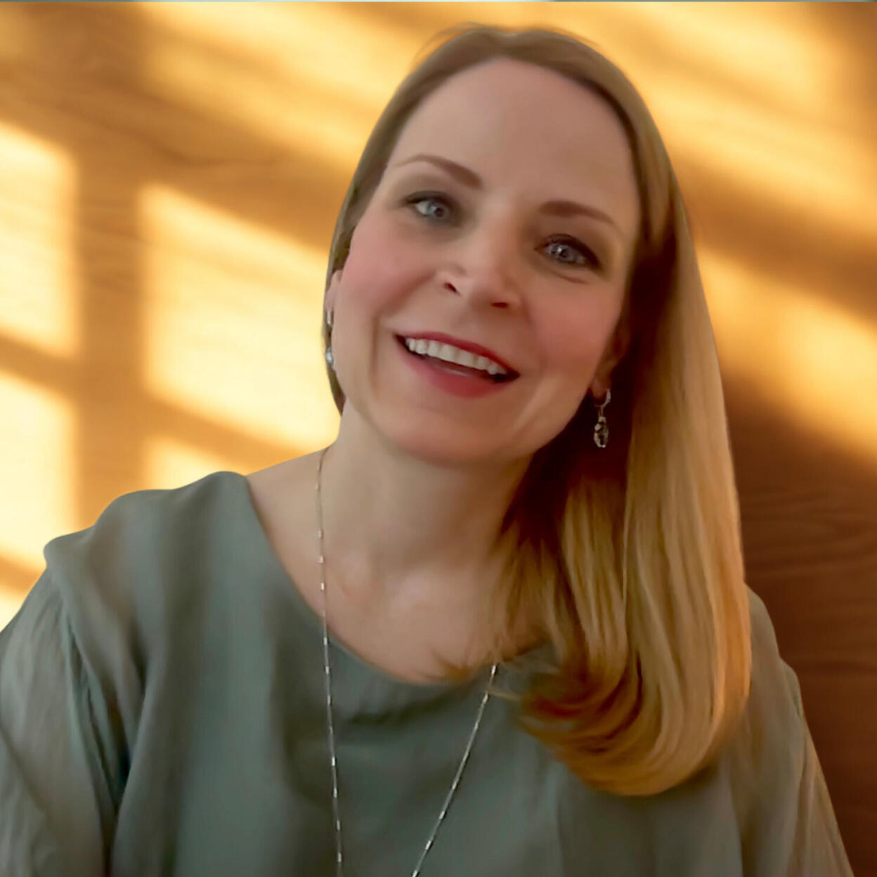 I also work with professionals in the helping fields—psychologists, therapists, physicians, teachers—supporting them as they navigate the unique challenges of their roles.